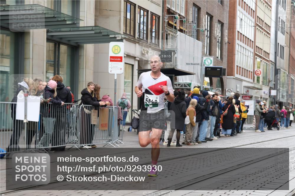 05.10.2025 - 20. swb-Marathon Bremen Strokosch-Dieckow http://msf.ph/oto/9293930 05.10.2025 12:47:41 Ziel 258, 5640, 7442, 8550, 258, 5640, 7442, 8550 meine-sportfotos.de