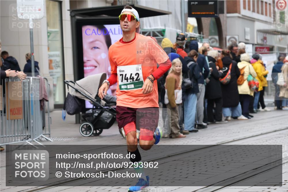 05.10.2025 - 20. swb-Marathon Bremen Strokosch-Dieckow http://msf.ph/oto/9293962 05.10.2025 12:47:54 Ziel 618, 1647, 5608, 6927, 7442, 618, 1647, 5608, 6927, 7442 meine-sportfotos.de