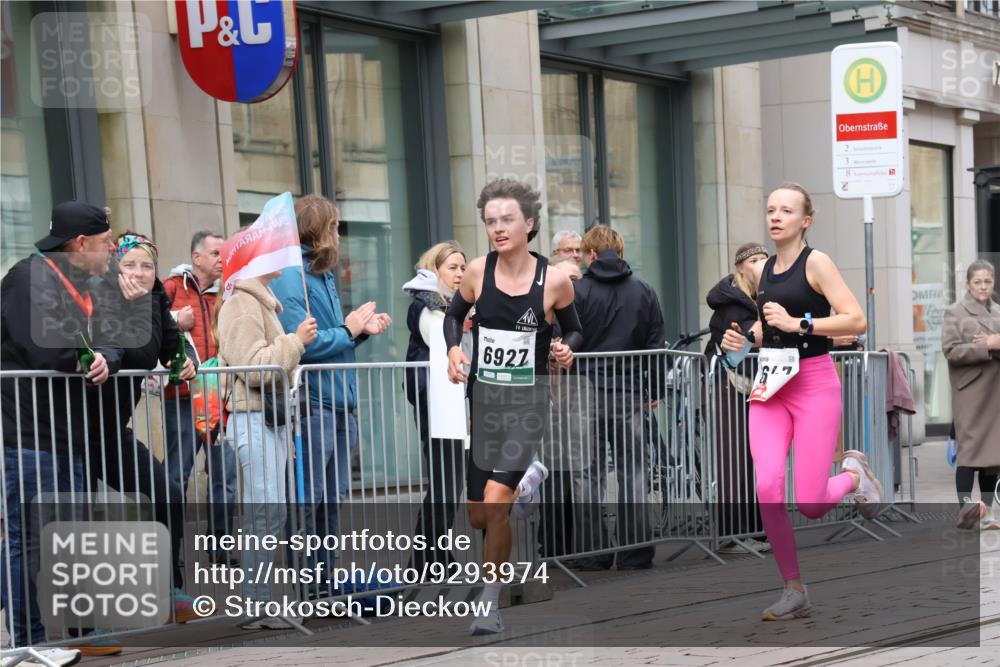 05.10.2025 - 20. swb-Marathon Bremen Strokosch-Dieckow http://msf.ph/oto/9293974 05.10.2025 12:48:11 Ziel 17, 62, 603, 618, 742, 1647, 5608, 6927, 17, 62, 603, 618, 742, 1647, 5608, 6927 meine-sportfotos.de