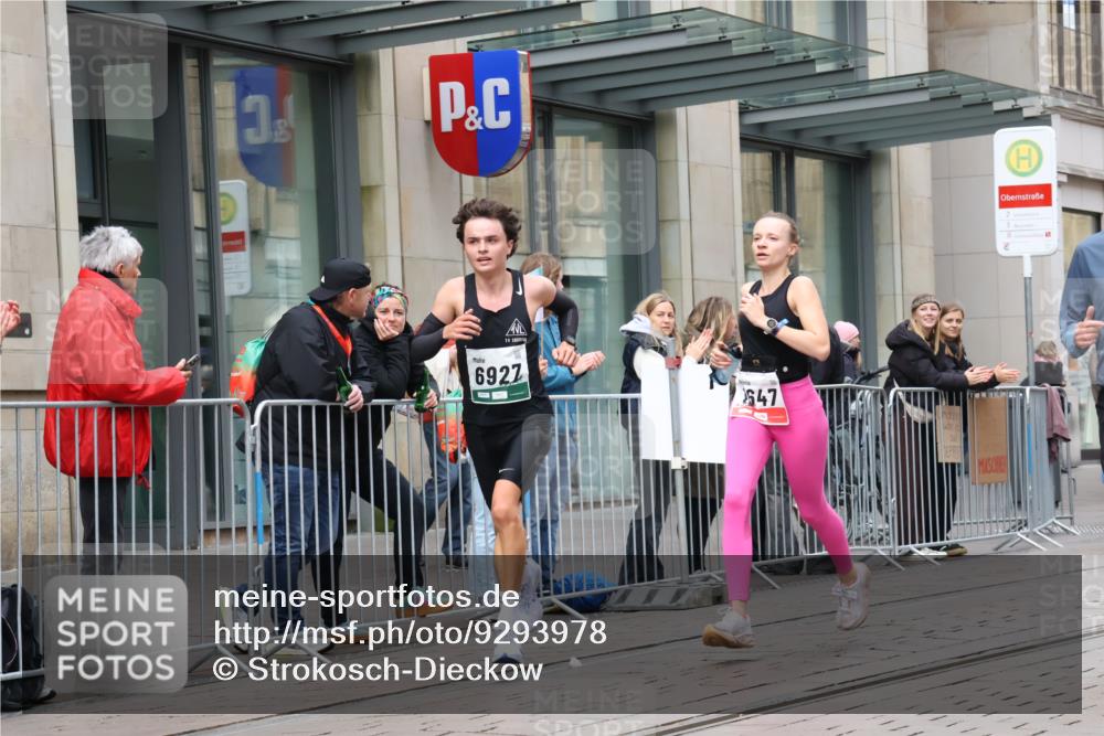 05.10.2025 - 20. swb-Marathon Bremen Strokosch-Dieckow http://msf.ph/oto/9293978 05.10.2025 12:48:11 Ziel 17, 62, 603, 618, 742, 1647, 5608, 6927, 17, 62, 603, 618, 742, 1647, 5608, 6927 meine-sportfotos.de
