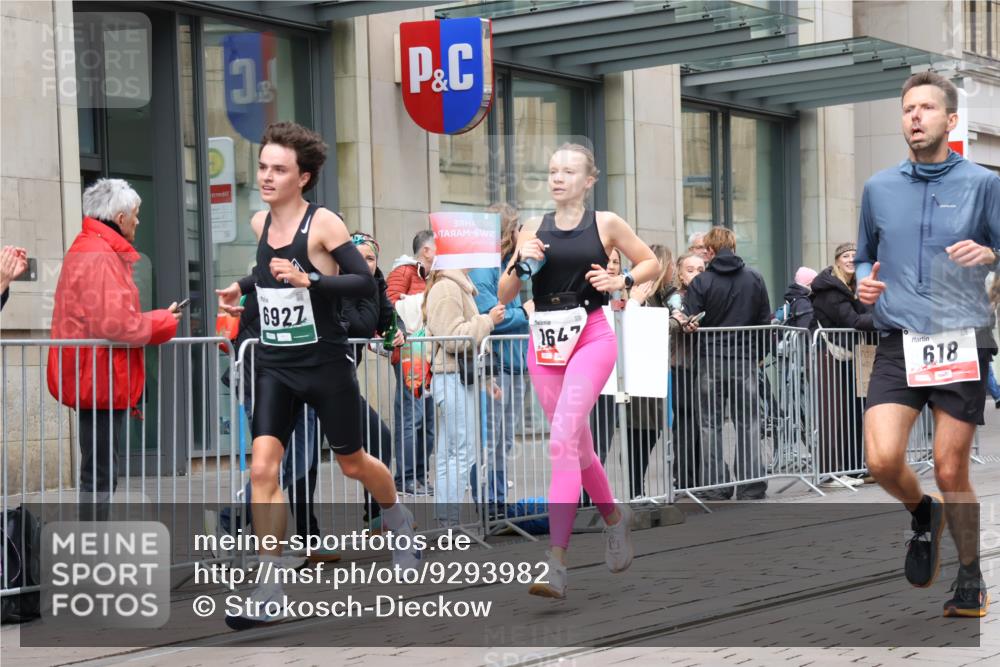 05.10.2025 - 20. swb-Marathon Bremen Strokosch-Dieckow http://msf.ph/oto/9293982 05.10.2025 12:48:11 Ziel 17, 62, 603, 618, 742, 1647, 5608, 6927, 17, 62, 603, 618, 742, 1647, 5608, 6927 meine-sportfotos.de