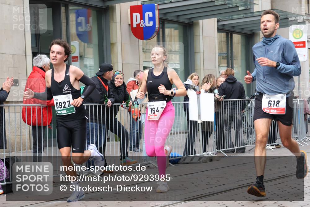 05.10.2025 - 20. swb-Marathon Bremen Strokosch-Dieckow http://msf.ph/oto/9293985 05.10.2025 12:48:12 Ziel 17, 62, 603, 618, 742, 871, 1647, 5608, 6927, 17, 62, 603, 618, 742, 871, 1647, 5608, 6927 meine-sportfotos.de