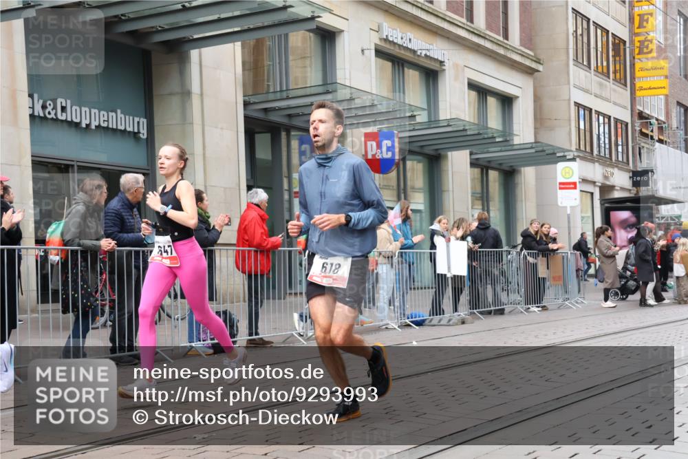05.10.2025 - 20. swb-Marathon Bremen Strokosch-Dieckow http://msf.ph/oto/9293993 05.10.2025 12:48:12 Ziel 17, 62, 603, 618, 742, 871, 1647, 5608, 6927, 17, 62, 603, 618, 742, 871, 1647, 5608, 6927 meine-sportfotos.de