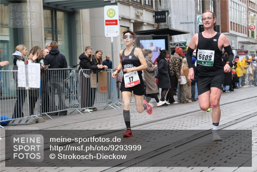 05.10.2025 - 20. swb-Marathon Bremen Strokosch-Dieckow http://msf.ph/oto/9293999 05.10.2025 12:48:14 Ziel 17, 62, 603, 618, 742, 871, 1647, 2133, 5608, 17, 62, 603, 618, 742, 871, 1647, 2133, 5608 meine-sportfotos.de