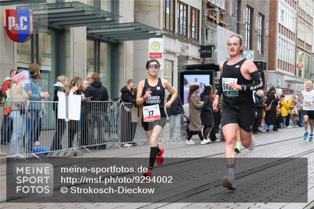 05.10.2025 - 20. swb-Marathon Bremen Strokosch-Dieckow http://msf.ph/oto/9294002 05.10.2025 12:48:14 Ziel 17, 62, 603, 618, 742, 871, 1647, 2133, 5608, 17, 62, 603, 618, 742, 871, 1647, 2133, 5608 meine-sportfotos.de