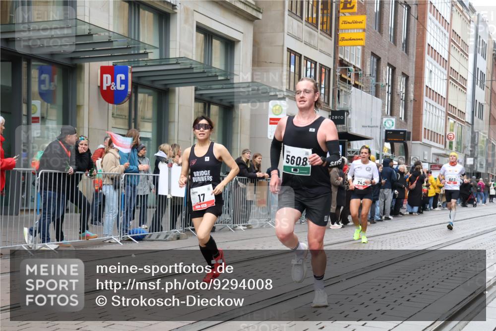 05.10.2025 - 20. swb-Marathon Bremen Strokosch-Dieckow http://msf.ph/oto/9294008 05.10.2025 12:48:15 Ziel 17, 62, 603, 618, 742, 871, 1647, 2133, 5608, 17, 62, 603, 618, 742, 871, 1647, 2133, 5608 meine-sportfotos.de