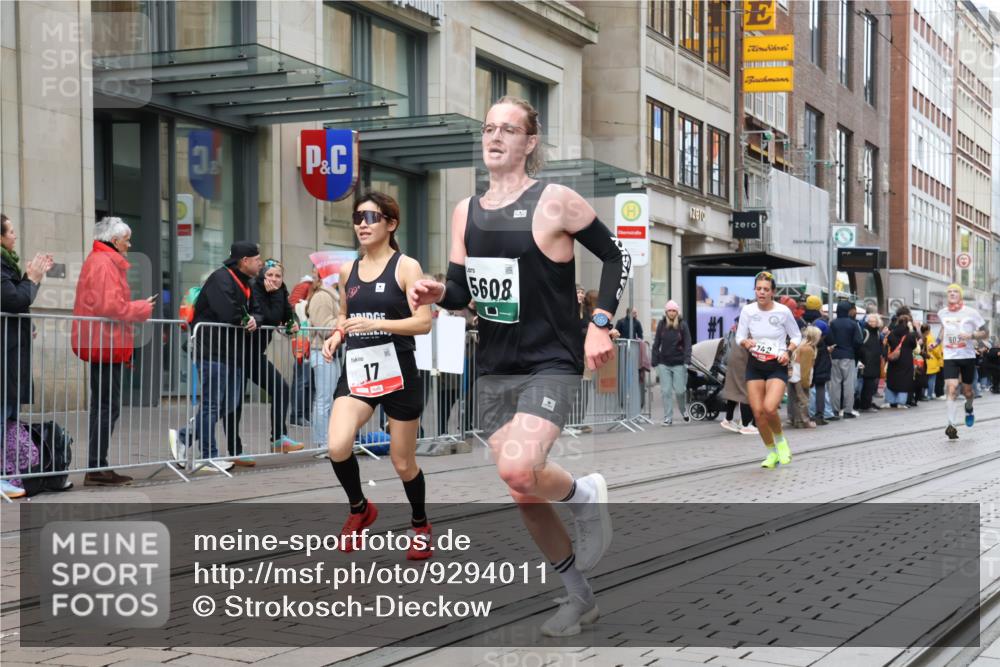 05.10.2025 - 20. swb-Marathon Bremen Strokosch-Dieckow http://msf.ph/oto/9294011 05.10.2025 12:48:15 Ziel 17, 62, 603, 618, 742, 871, 1647, 2133, 5608, 17, 62, 603, 618, 742, 871, 1647, 2133, 5608 meine-sportfotos.de