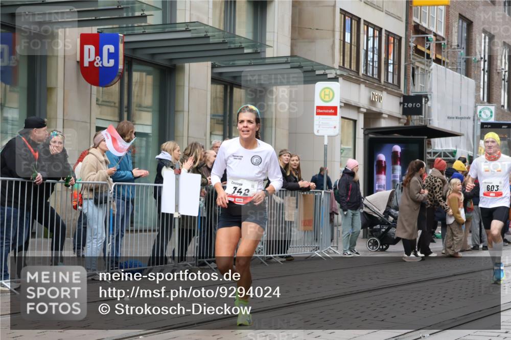 05.10.2025 - 20. swb-Marathon Bremen Strokosch-Dieckow http://msf.ph/oto/9294024 05.10.2025 12:48:17 Ziel 17, 62, 603, 742, 871, 1647, 2133, 3552, 5608, 17, 62, 603, 742, 871, 1647, 2133, 3552, 5608 meine-sportfotos.de