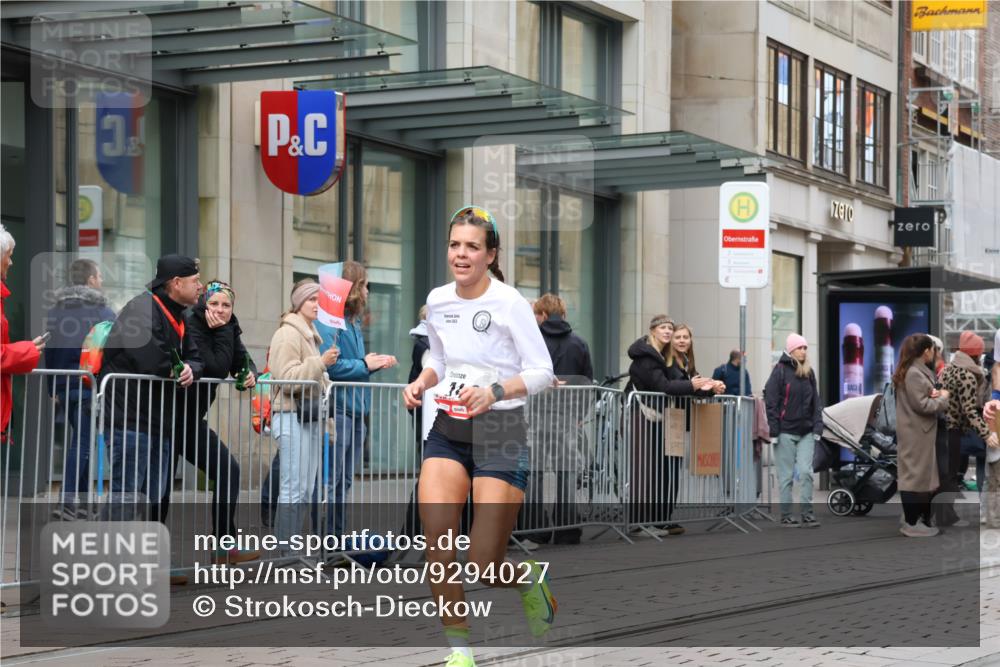 05.10.2025 - 20. swb-Marathon Bremen Strokosch-Dieckow http://msf.ph/oto/9294027 05.10.2025 12:48:17 Ziel 17, 62, 603, 742, 871, 1647, 2133, 3552, 5608, 17, 62, 603, 742, 871, 1647, 2133, 3552, 5608 meine-sportfotos.de