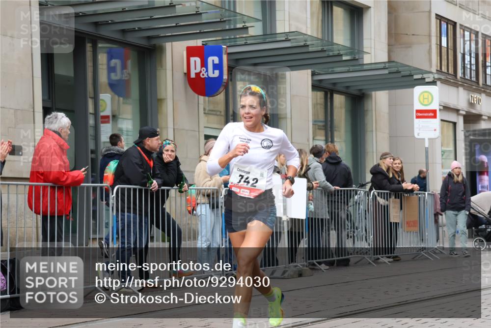 05.10.2025 - 20. swb-Marathon Bremen Strokosch-Dieckow http://msf.ph/oto/9294030 05.10.2025 12:48:17 Ziel 17, 62, 603, 742, 871, 1647, 2133, 3552, 5608, 17, 62, 603, 742, 871, 1647, 2133, 3552, 5608 meine-sportfotos.de
