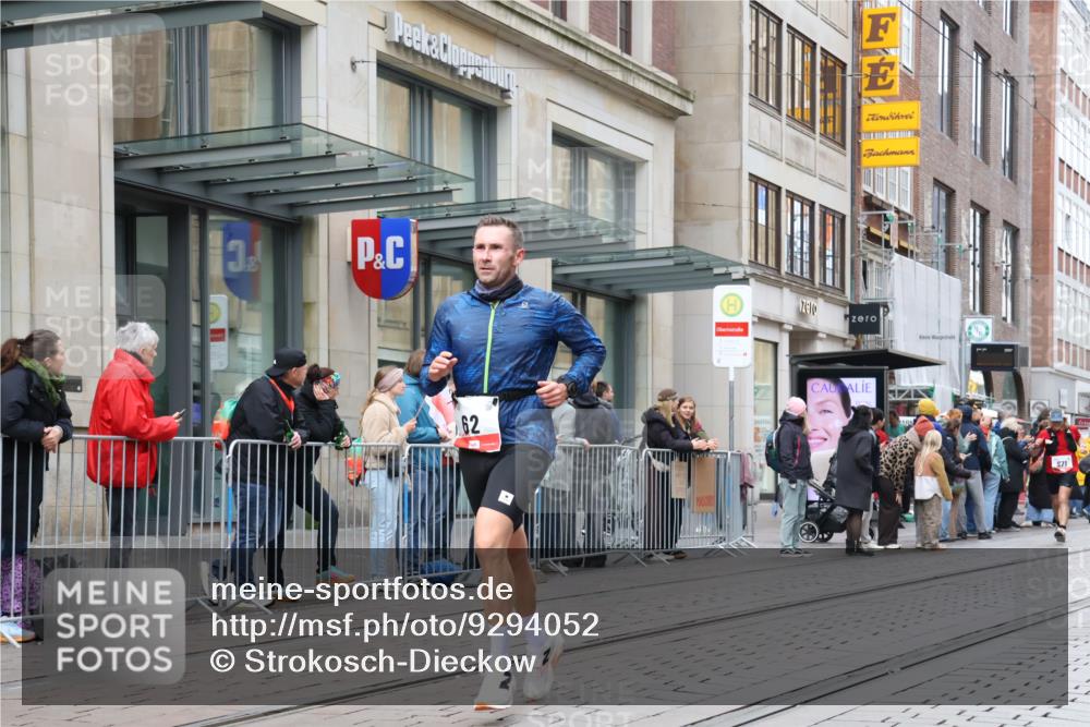 05.10.2025 - 20. swb-Marathon Bremen Strokosch-Dieckow http://msf.ph/oto/9294052 05.10.2025 12:48:22 Ziel 62, 603, 742, 871, 2133, 3552, 62, 603, 742, 871, 2133, 3552 meine-sportfotos.de