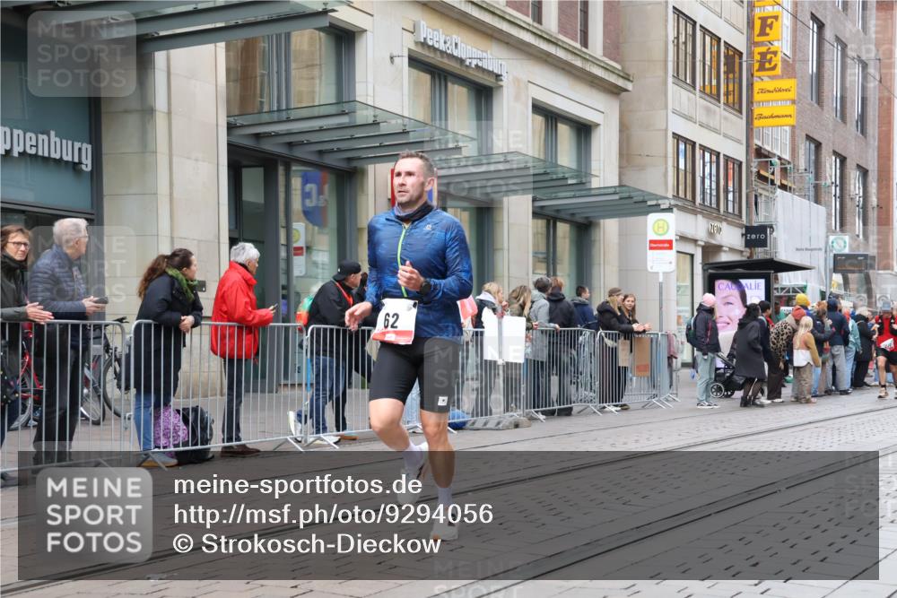 05.10.2025 - 20. swb-Marathon Bremen Strokosch-Dieckow http://msf.ph/oto/9294056 05.10.2025 12:48:23 Ziel 62, 603, 742, 871, 1293, 2133, 3552, 62, 603, 742, 871, 1293, 2133, 3552 meine-sportfotos.de
