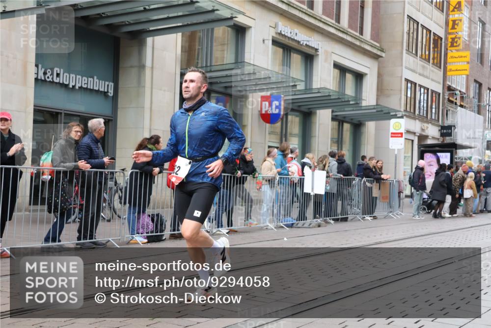 05.10.2025 - 20. swb-Marathon Bremen Strokosch-Dieckow http://msf.ph/oto/9294058 05.10.2025 12:48:23 Ziel 62, 603, 742, 871, 1293, 2133, 3552, 62, 603, 742, 871, 1293, 2133, 3552 meine-sportfotos.de