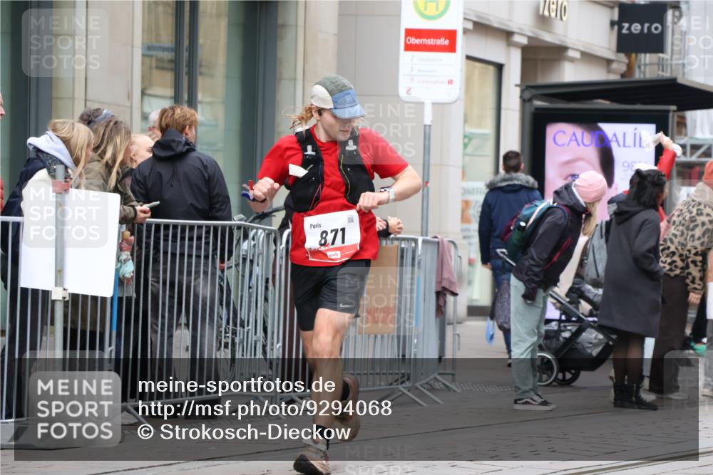 05.10.2025 - 20. swb-Marathon Bremen Strokosch-Dieckow http://msf.ph/oto/9294068 05.10.2025 12:48:26 Ziel 62, 603, 742, 871, 1293, 2133, 3552, 62, 603, 742, 871, 1293, 2133, 3552 meine-sportfotos.de
