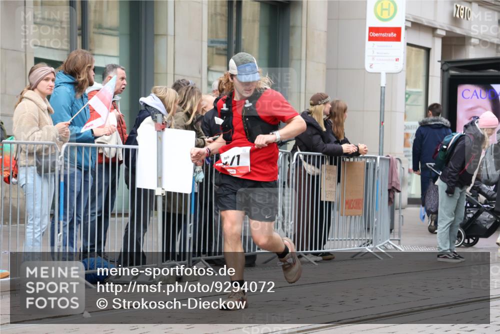 05.10.2025 - 20. swb-Marathon Bremen Strokosch-Dieckow http://msf.ph/oto/9294072 05.10.2025 12:48:27 Ziel 62, 603, 742, 871, 1293, 2133, 3552, 62, 603, 742, 871, 1293, 2133, 3552 meine-sportfotos.de