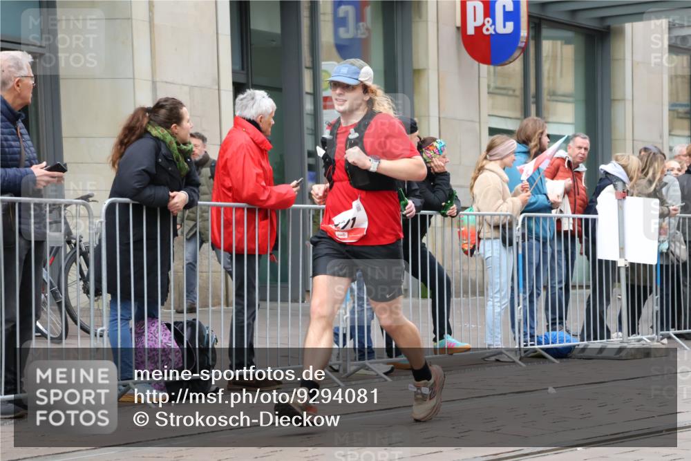05.10.2025 - 20. swb-Marathon Bremen Strokosch-Dieckow http://msf.ph/oto/9294081 05.10.2025 12:48:28 Ziel 62, 871, 1293, 2133, 3552, 62, 871, 1293, 2133, 3552 meine-sportfotos.de