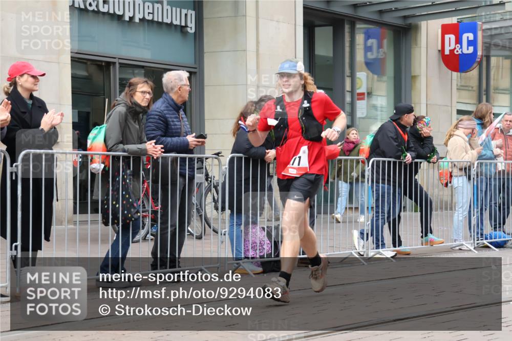 05.10.2025 - 20. swb-Marathon Bremen Strokosch-Dieckow http://msf.ph/oto/9294083 05.10.2025 12:48:28 Ziel 62, 871, 1293, 2133, 3552, 62, 871, 1293, 2133, 3552 meine-sportfotos.de