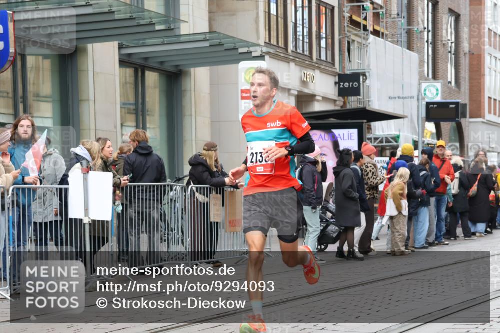 05.10.2025 - 20. swb-Marathon Bremen Strokosch-Dieckow http://msf.ph/oto/9294093 05.10.2025 12:48:30 Ziel 871, 1293, 2133, 3552, 871, 1293, 2133, 3552 meine-sportfotos.de