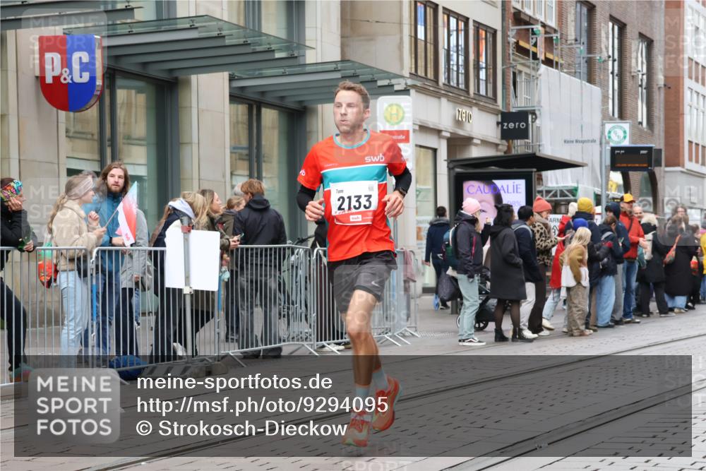 05.10.2025 - 20. swb-Marathon Bremen Strokosch-Dieckow http://msf.ph/oto/9294095 05.10.2025 12:48:30 Ziel 871, 1293, 2133, 3552, 871, 1293, 2133, 3552 meine-sportfotos.de