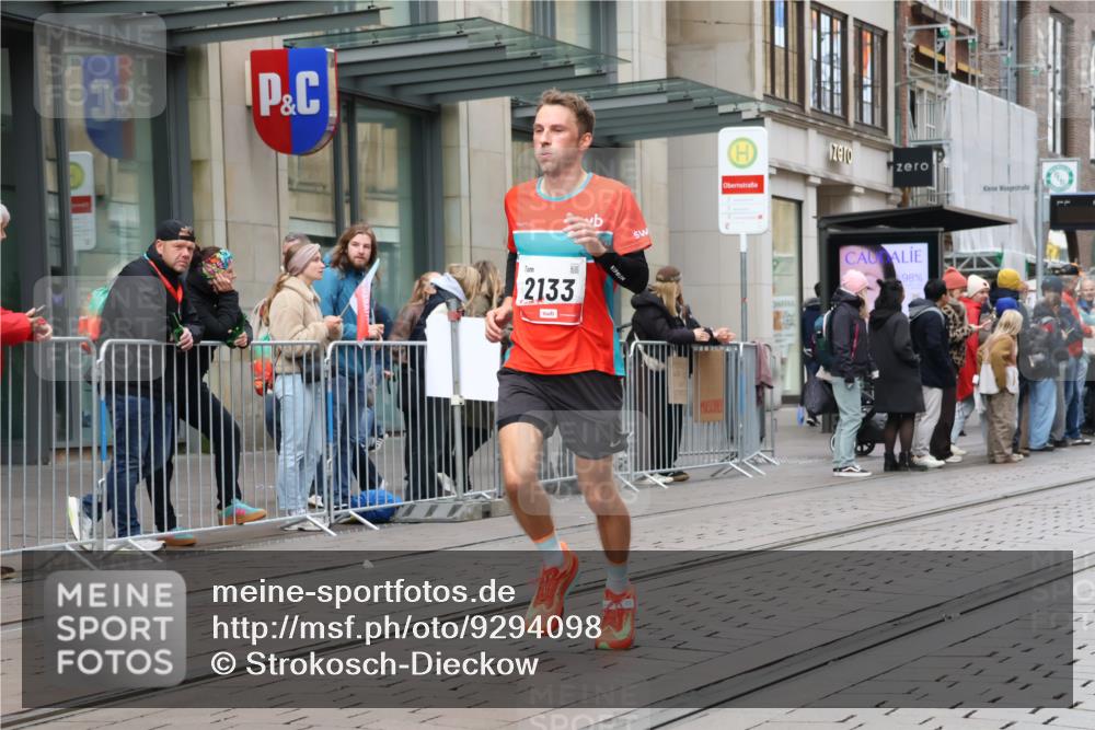 05.10.2025 - 20. swb-Marathon Bremen Strokosch-Dieckow http://msf.ph/oto/9294098 05.10.2025 12:48:31 Ziel 871, 1293, 2133, 3552, 871, 1293, 2133, 3552 meine-sportfotos.de