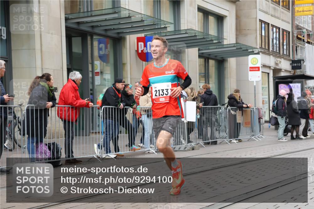 05.10.2025 - 20. swb-Marathon Bremen Strokosch-Dieckow http://msf.ph/oto/9294100 05.10.2025 12:48:31 Ziel 871, 1293, 2133, 3552, 871, 1293, 2133, 3552 meine-sportfotos.de