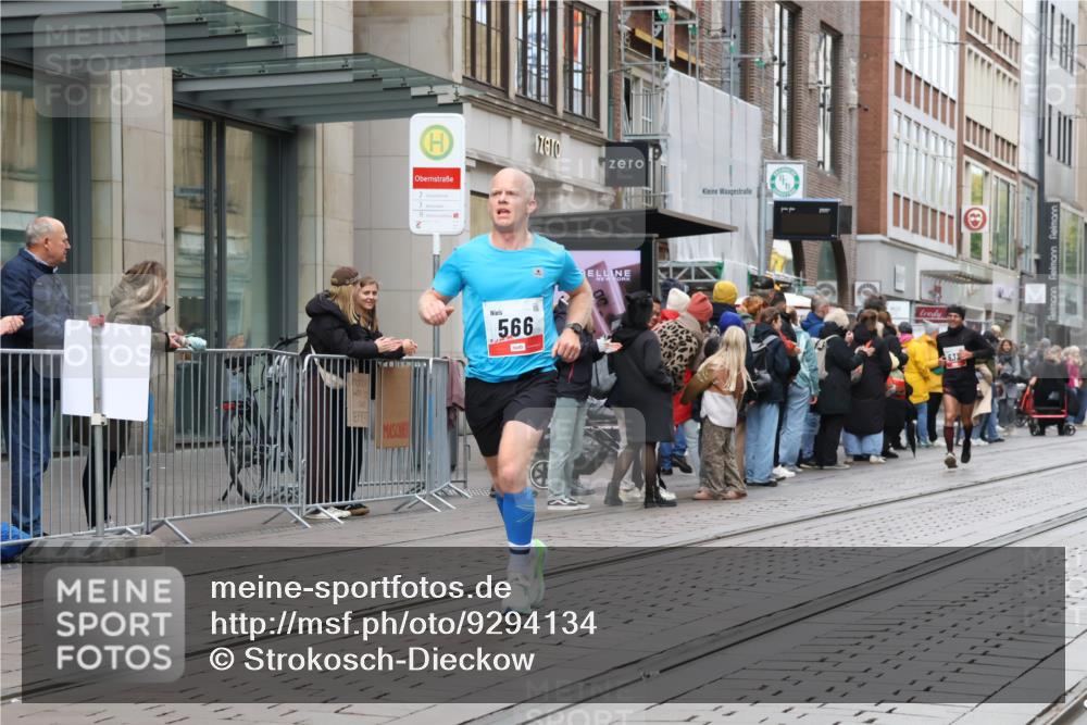 05.10.2025 - 20. swb-Marathon Bremen Strokosch-Dieckow http://msf.ph/oto/9294134 05.10.2025 12:48:58 Ziel 566, 632, 8321, 566, 632, 8321 meine-sportfotos.de