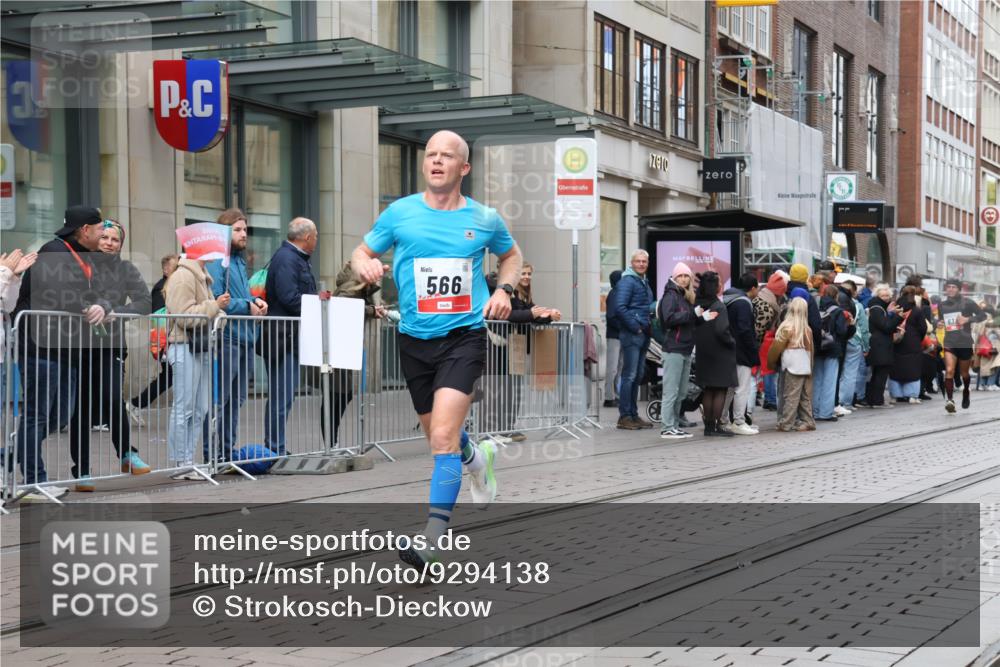05.10.2025 - 20. swb-Marathon Bremen Strokosch-Dieckow http://msf.ph/oto/9294138 05.10.2025 12:48:59 Ziel 566, 632, 8321, 566, 632, 8321 meine-sportfotos.de