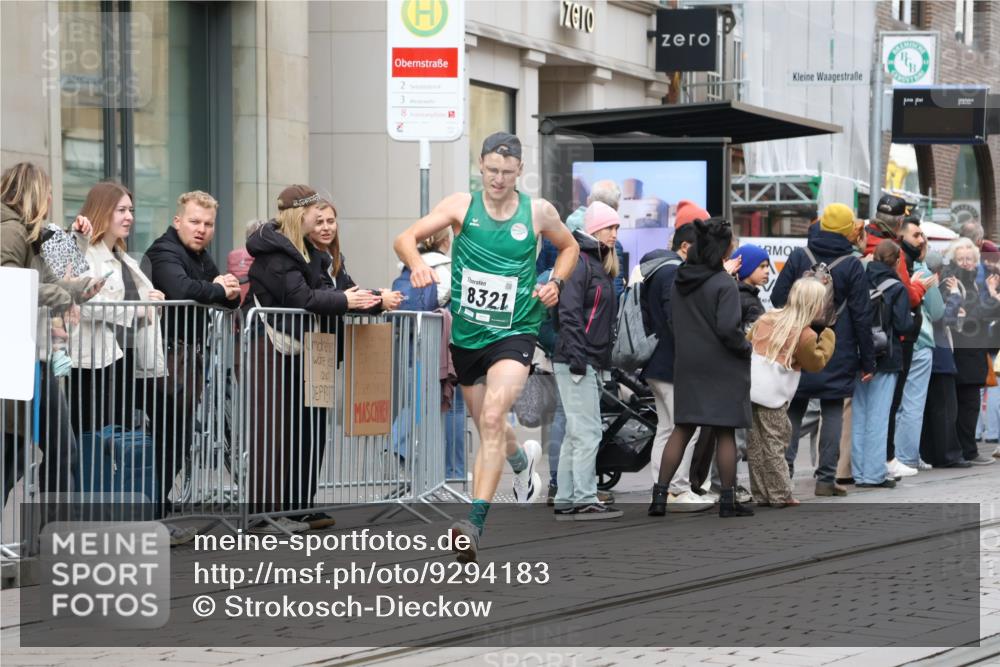 05.10.2025 - 20. swb-Marathon Bremen Strokosch-Dieckow http://msf.ph/oto/9294183 05.10.2025 12:49:14 Ziel 632, 2838, 8321, 632, 2838, 8321 meine-sportfotos.de
