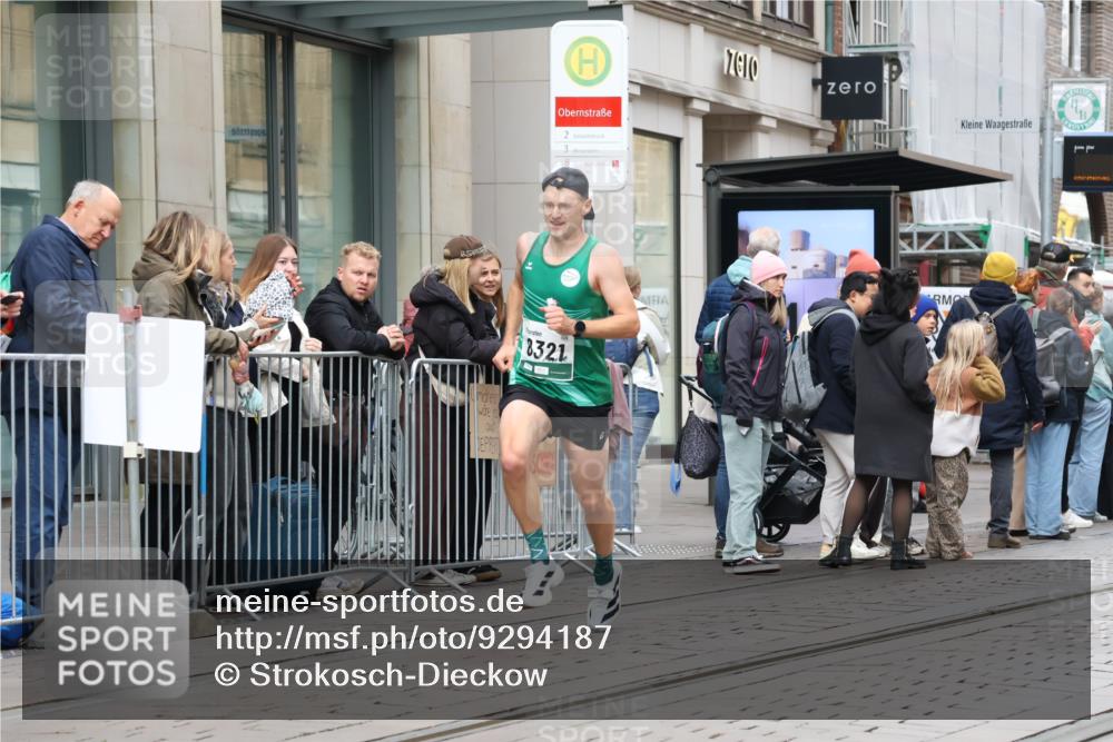 05.10.2025 - 20. swb-Marathon Bremen Strokosch-Dieckow http://msf.ph/oto/9294187 05.10.2025 12:49:15 Ziel 632, 2838, 8321, 632, 2838, 8321 meine-sportfotos.de