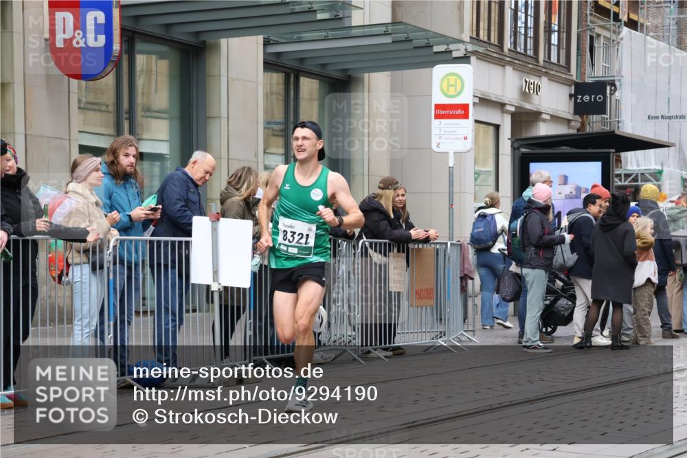 05.10.2025 - 20. swb-Marathon Bremen Strokosch-Dieckow http://msf.ph/oto/9294190 05.10.2025 12:49:15 Ziel 632, 2838, 8321, 632, 2838, 8321 meine-sportfotos.de