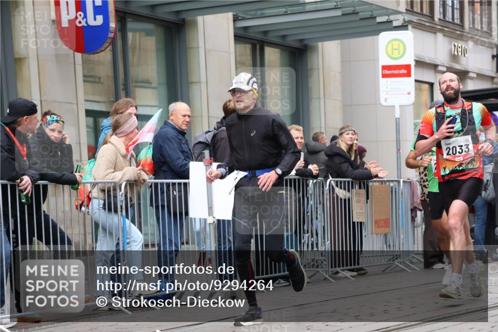 05.10.2025 - 20. swb-Marathon Bremen Strokosch-Dieckow http://msf.ph/oto/9294264 05.10.2025 12:50:19 Ziel 363, 664, 2033, 2267, 3891, 7854, 363, 664, 2033, 2267, 3891, 7854 meine-sportfotos.de