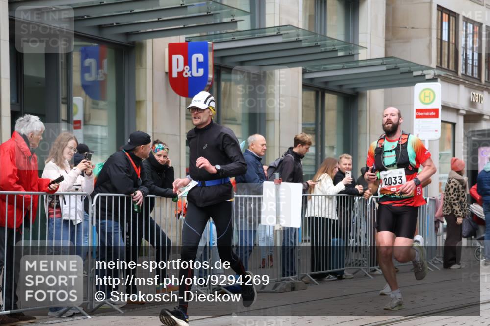 05.10.2025 - 20. swb-Marathon Bremen Strokosch-Dieckow http://msf.ph/oto/9294269 05.10.2025 12:50:19 Ziel 363, 664, 2033, 2267, 3891, 7854, 363, 664, 2033, 2267, 3891, 7854 meine-sportfotos.de