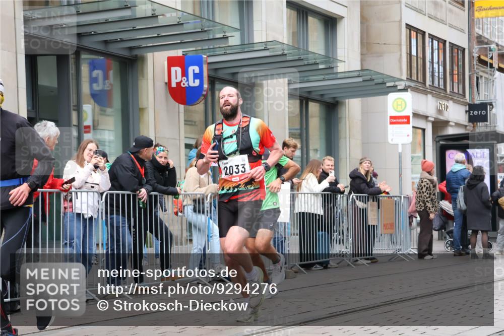 05.10.2025 - 20. swb-Marathon Bremen Strokosch-Dieckow http://msf.ph/oto/9294276 05.10.2025 12:50:20 Ziel 363, 664, 908, 2033, 2267, 3891, 7854, 363, 664, 908, 2033, 2267, 3891, 7854 meine-sportfotos.de