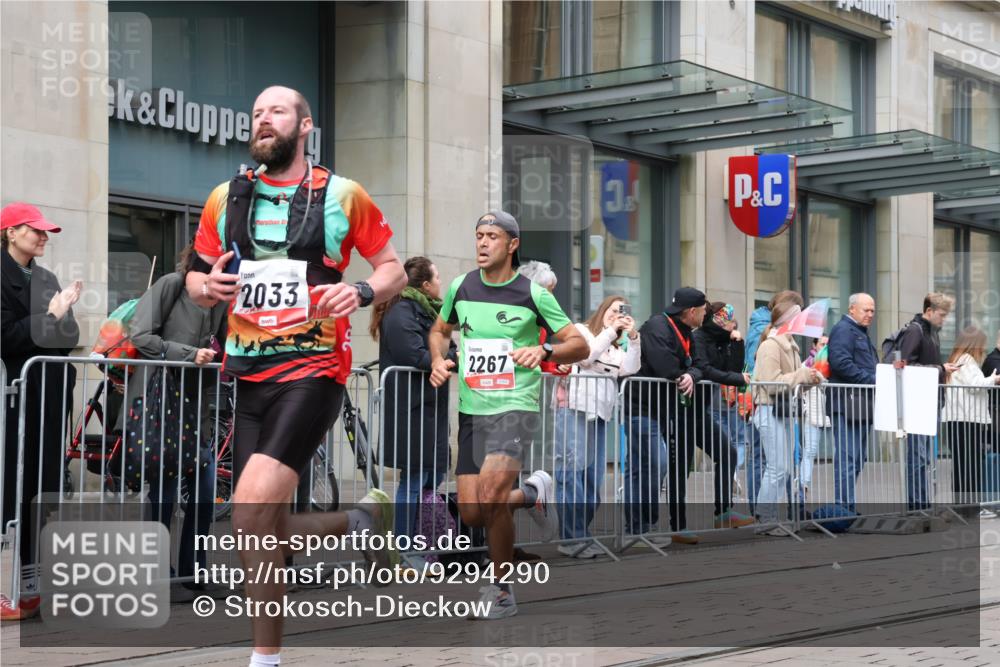05.10.2025 - 20. swb-Marathon Bremen Strokosch-Dieckow http://msf.ph/oto/9294290 05.10.2025 12:50:21 Ziel 363, 664, 908, 2033, 2267, 3891, 7854, 363, 664, 908, 2033, 2267, 3891, 7854 meine-sportfotos.de