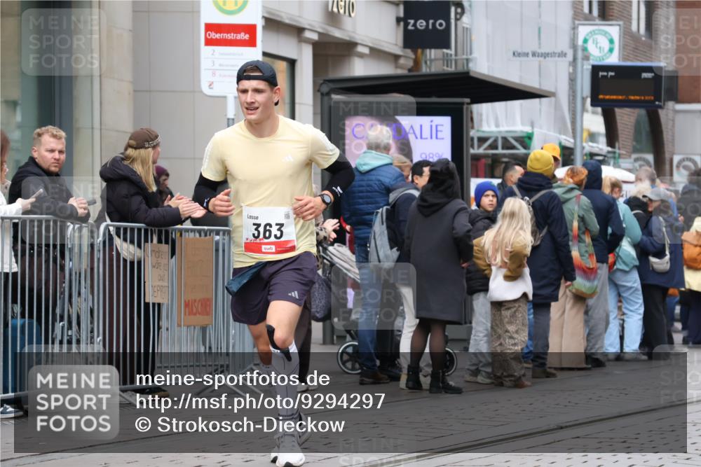 05.10.2025 - 20. swb-Marathon Bremen Strokosch-Dieckow http://msf.ph/oto/9294297 05.10.2025 12:50:23 Ziel 363, 664, 908, 2267, 3891, 7854, 363, 664, 908, 2267, 3891, 7854 meine-sportfotos.de