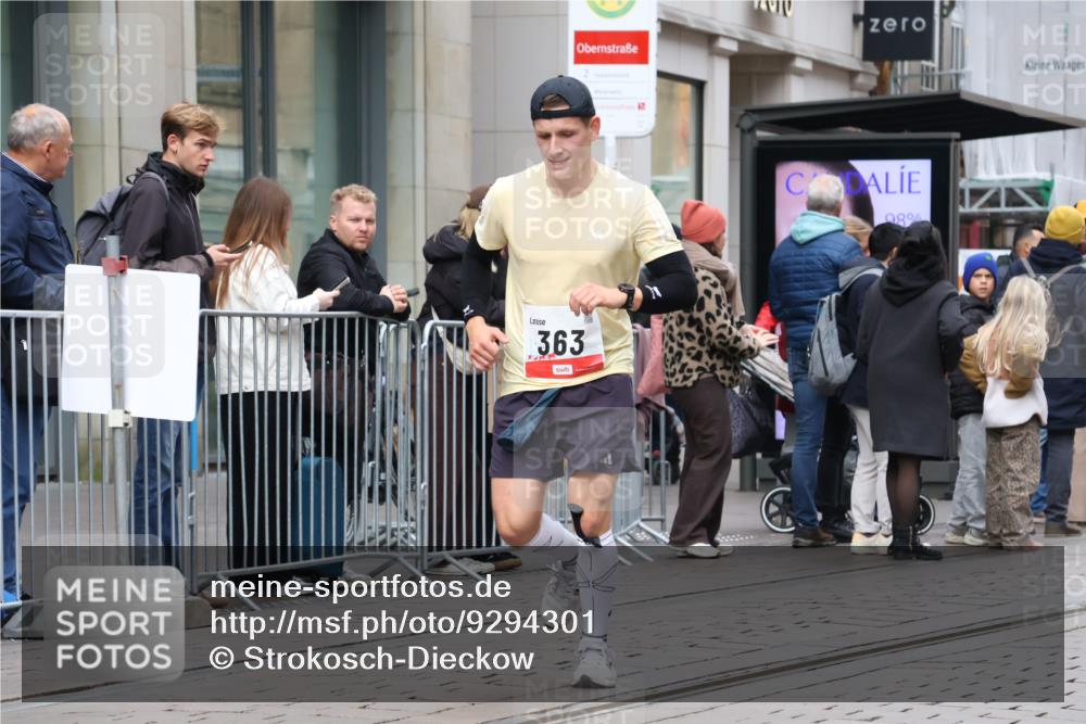 05.10.2025 - 20. swb-Marathon Bremen Strokosch-Dieckow http://msf.ph/oto/9294301 05.10.2025 12:50:23 Ziel 363, 664, 908, 2267, 3891, 7854, 363, 664, 908, 2267, 3891, 7854 meine-sportfotos.de
