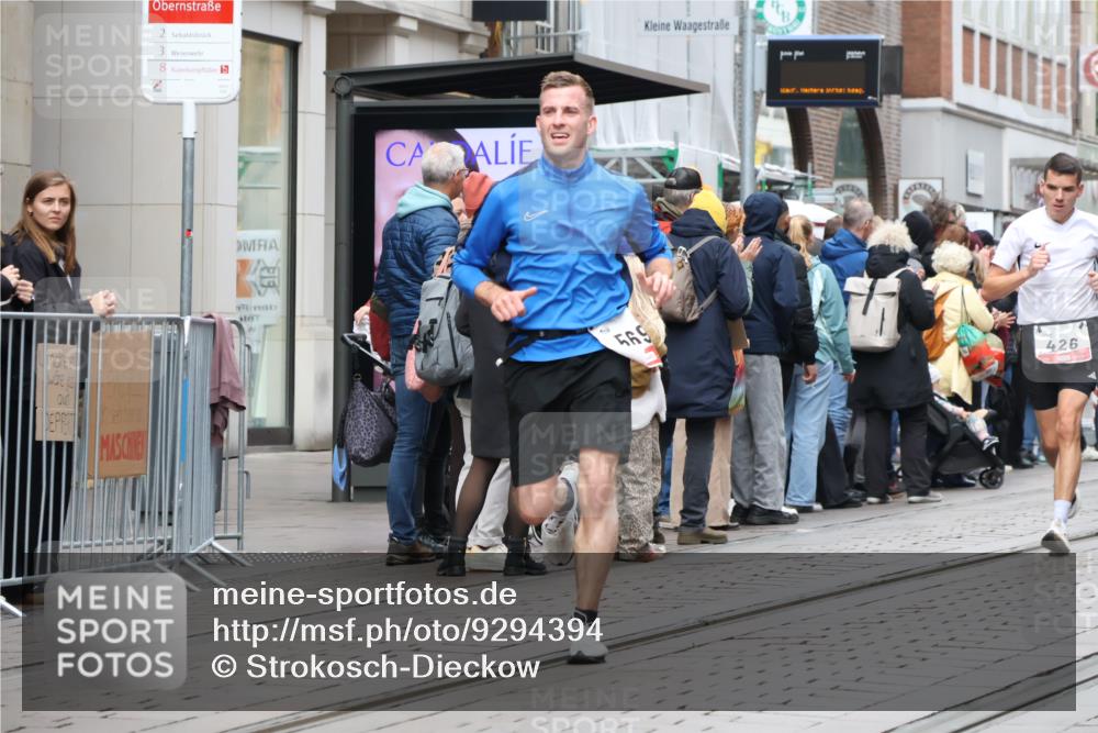 05.10.2025 - 20. swb-Marathon Bremen Strokosch-Dieckow http://msf.ph/oto/9294394 05.10.2025 12:50:43 Ziel 426, 569, 746, 908, 1063, 1070, 1372, 1928, 2253, 3198, 426, 569, 746, 908, 1063, 1070, 1372, 1928, 2253, 3198 meine-sportfotos.de