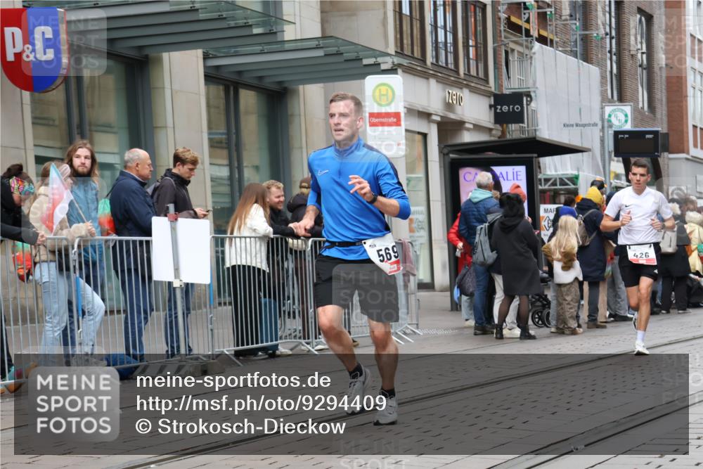 05.10.2025 - 20. swb-Marathon Bremen Strokosch-Dieckow http://msf.ph/oto/9294409 05.10.2025 12:50:44 Ziel 426, 569, 746, 908, 1063, 1070, 1372, 1928, 2253, 3198, 426, 569, 746, 908, 1063, 1070, 1372, 1928, 2253, 3198 meine-sportfotos.de