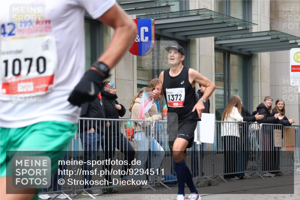 05.10.2025 - 20. swb-Marathon Bremen Strokosch-Dieckow http://msf.ph/oto/9294511 05.10.2025 12:50:53 Ziel 218, 369, 426, 746, 1063, 1070, 1339, 1372, 1928, 2253, 3198, 5625, 218, 369, 426, 746, 1063, 1070, 1339, 1372, 1928, 2253, 3198, 5625 meine-sportfotos.de