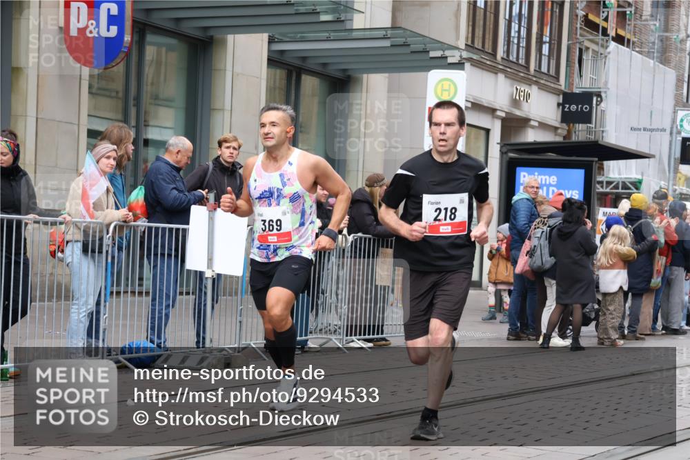 05.10.2025 - 20. swb-Marathon Bremen Strokosch-Dieckow http://msf.ph/oto/9294533 05.10.2025 12:51:07 Ziel 218, 369, 938, 1339, 1494, 1814, 1913, 5625, 8099, 218, 369, 938, 1339, 1494, 1814, 1913, 5625, 8099 meine-sportfotos.de