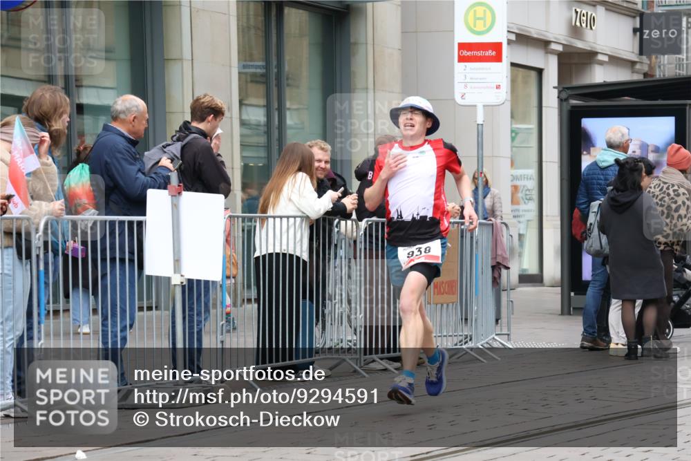 05.10.2025 - 20. swb-Marathon Bremen Strokosch-Dieckow http://msf.ph/oto/9294591 05.10.2025 12:51:14 Ziel 218, 938, 1339, 1494, 1814, 1913, 5536, 5582, 5625, 8099, 218, 938, 1339, 1494, 1814, 1913, 5536, 5582, 5625, 8099 meine-sportfotos.de