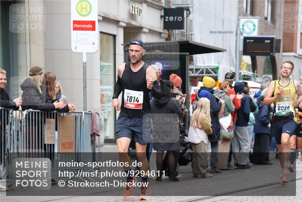 05.10.2025 - 20. swb-Marathon Bremen Strokosch-Dieckow http://msf.ph/oto/9294611 05.10.2025 12:51:16 Ziel 938, 1494, 1814, 1913, 5536, 5582, 8099, 938, 1494, 1814, 1913, 5536, 5582, 8099 meine-sportfotos.de