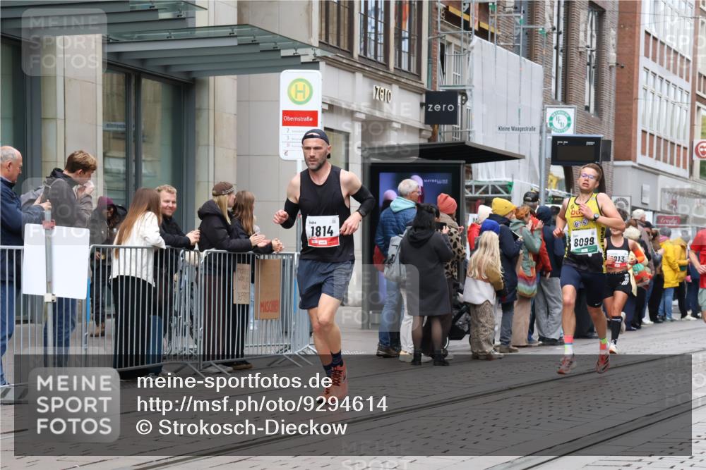 05.10.2025 - 20. swb-Marathon Bremen Strokosch-Dieckow http://msf.ph/oto/9294614 05.10.2025 12:51:17 Ziel 938, 1494, 1814, 1913, 5536, 5582, 8099, 938, 1494, 1814, 1913, 5536, 5582, 8099 meine-sportfotos.de