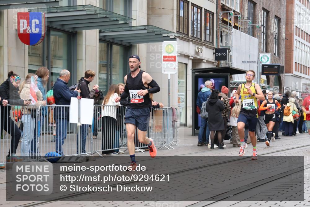 05.10.2025 - 20. swb-Marathon Bremen Strokosch-Dieckow http://msf.ph/oto/9294621 05.10.2025 12:51:17 Ziel 938, 1494, 1814, 1913, 5536, 5582, 8099, 938, 1494, 1814, 1913, 5536, 5582, 8099 meine-sportfotos.de