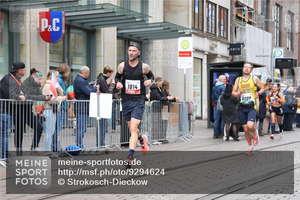 05.10.2025 - 20. swb-Marathon Bremen Strokosch-Dieckow http://msf.ph/oto/9294624 05.10.2025 12:51:18 Ziel 938, 1494, 1814, 1913, 5536, 5582, 8099, 938, 1494, 1814, 1913, 5536, 5582, 8099 meine-sportfotos.de