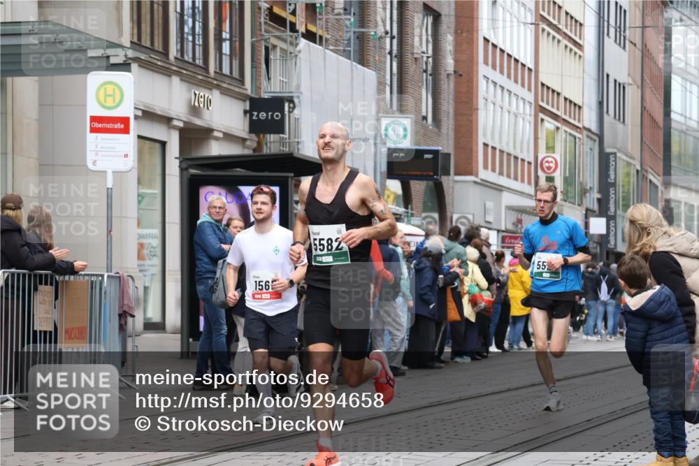 05.10.2025 - 20. swb-Marathon Bremen Strokosch-Dieckow http://msf.ph/oto/9294658 05.10.2025 12:51:33 Ziel 419, 838, 1565, 5536, 5582, 419, 838, 1565, 5536, 5582 meine-sportfotos.de