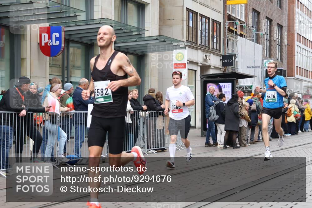 05.10.2025 - 20. swb-Marathon Bremen Strokosch-Dieckow http://msf.ph/oto/9294676 05.10.2025 12:51:34 Ziel 419, 838, 1360, 1565, 5423, 5536, 5582, 419, 838, 1360, 1565, 5423, 5536, 5582 meine-sportfotos.de