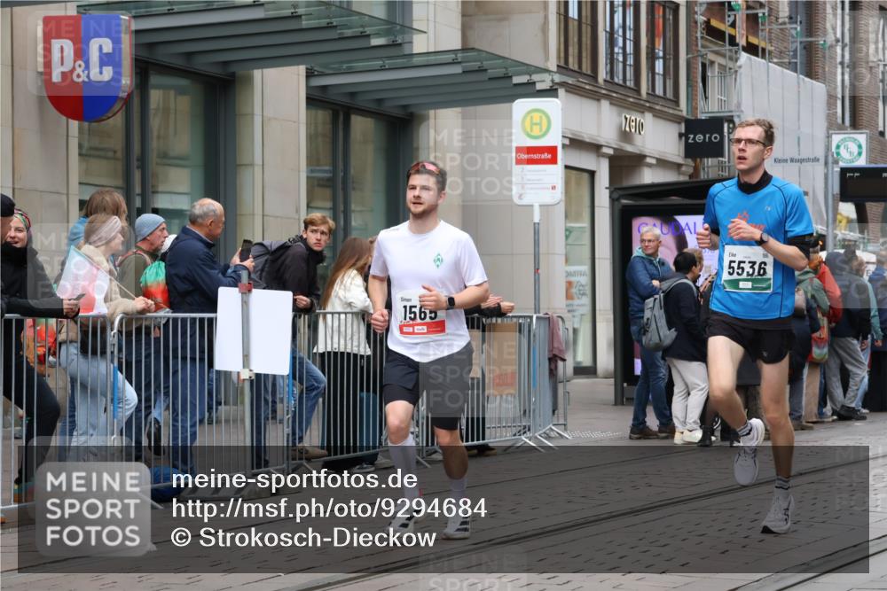 05.10.2025 - 20. swb-Marathon Bremen Strokosch-Dieckow http://msf.ph/oto/9294684 05.10.2025 12:51:34 Ziel 419, 838, 1360, 1565, 5423, 5536, 5582, 419, 838, 1360, 1565, 5423, 5536, 5582 meine-sportfotos.de