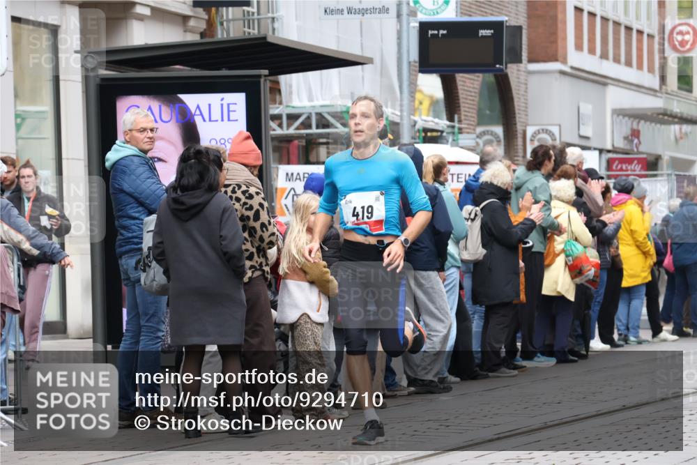 05.10.2025 - 20. swb-Marathon Bremen Strokosch-Dieckow http://msf.ph/oto/9294710 05.10.2025 12:51:40 Ziel 419, 838, 900, 1034, 1360, 1565, 5423, 9080, 419, 838, 900, 1034, 1360, 1565, 5423, 9080 meine-sportfotos.de