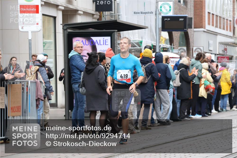 05.10.2025 - 20. swb-Marathon Bremen Strokosch-Dieckow http://msf.ph/oto/9294714 05.10.2025 12:51:40 Ziel 419, 838, 900, 1034, 1360, 1565, 5423, 9080, 419, 838, 900, 1034, 1360, 1565, 5423, 9080 meine-sportfotos.de